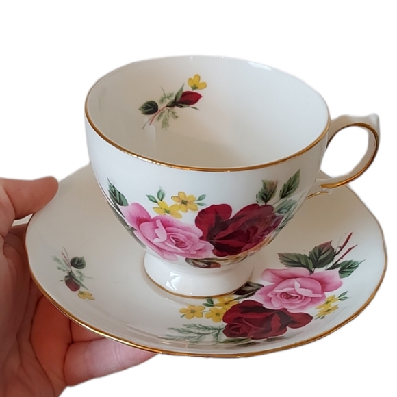 Queen Anne Teacup & Saucer Set - Picture 2 of 3